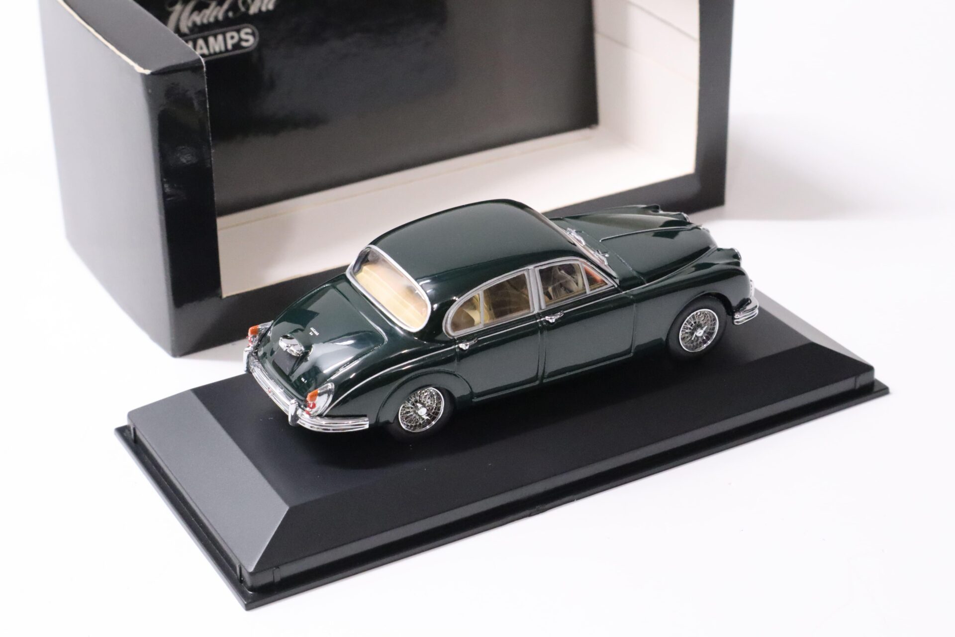 1:43 Minichamps Jaguar Mk II Saloon 1959-67 dark green