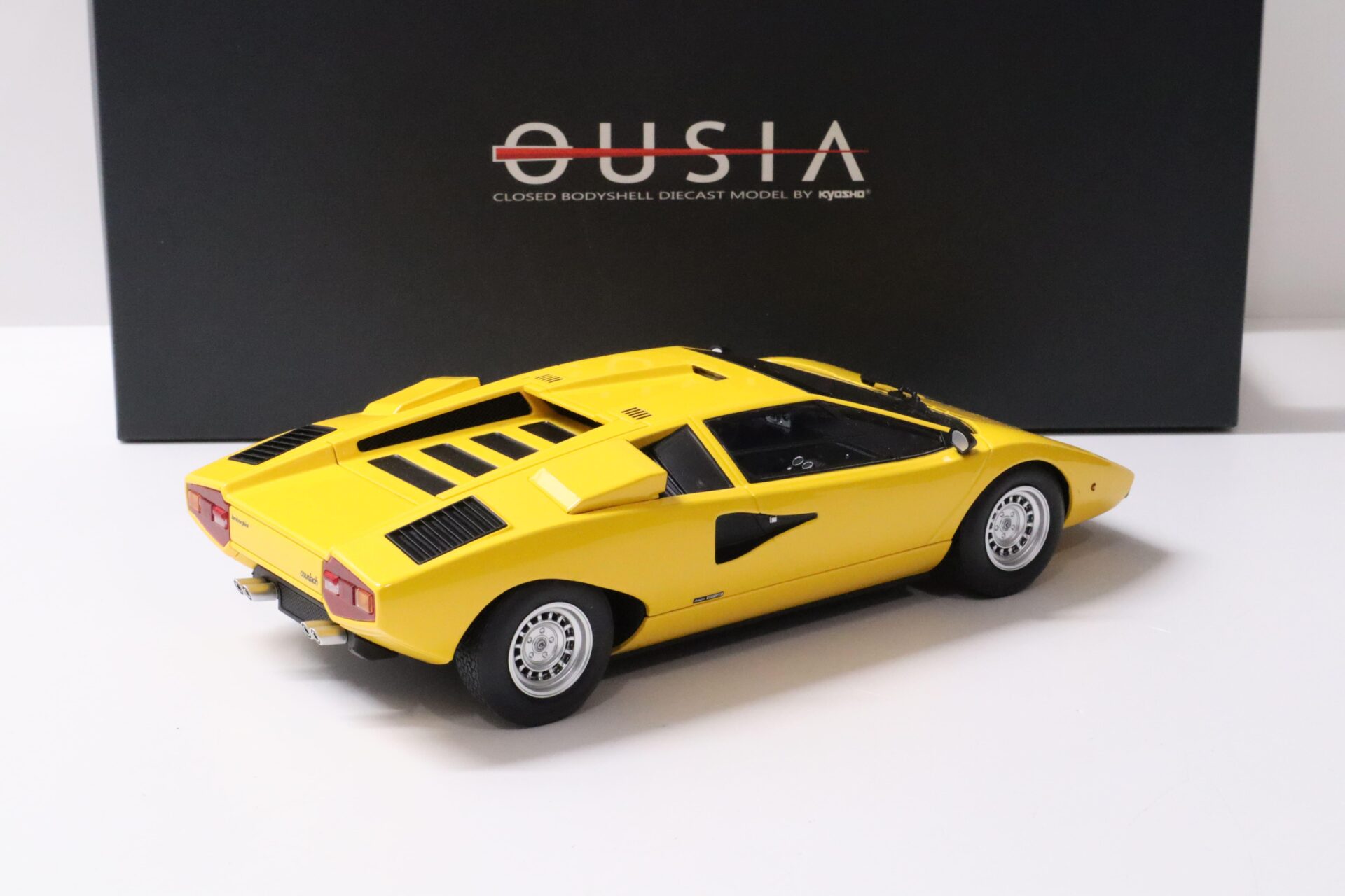 1:18 Kyosho Lamborghini Countach LP400 Coupe yellow