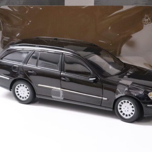 1:18 Kyosho Mercedes E320 E-Klasse T-Modell W211 black DEALER VERSION