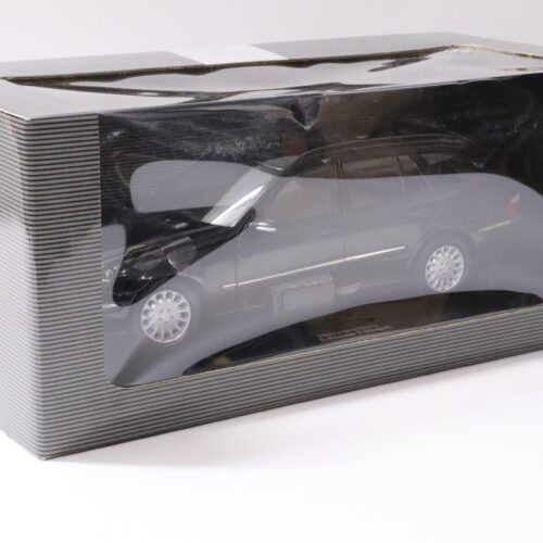 1:18 Kyosho Mercedes E320 E-Klasse T-Modell W211 black DEALER VERSION