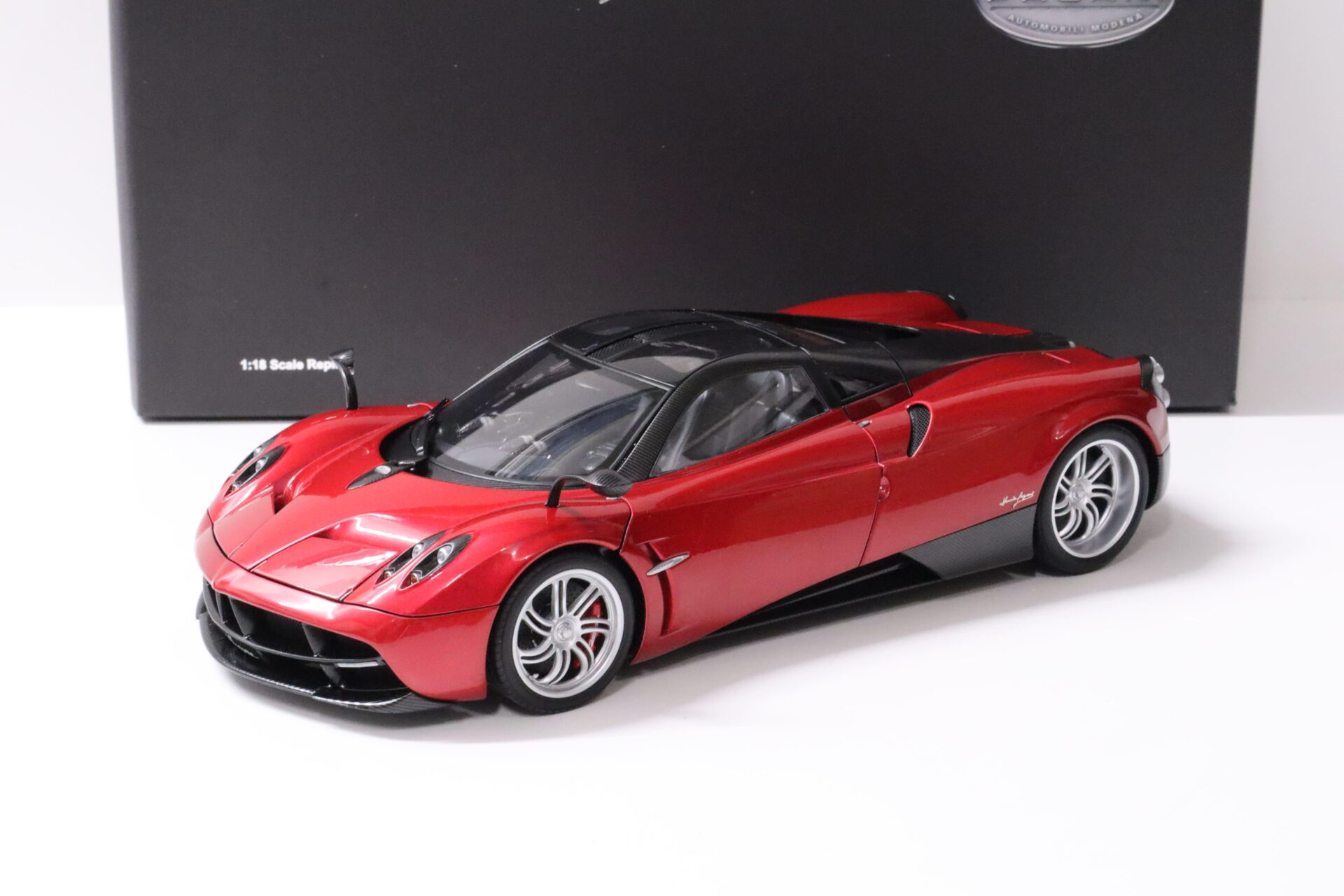 1:18 AUTOart Pagani Huayra 2011 red metallic DIE-CAST