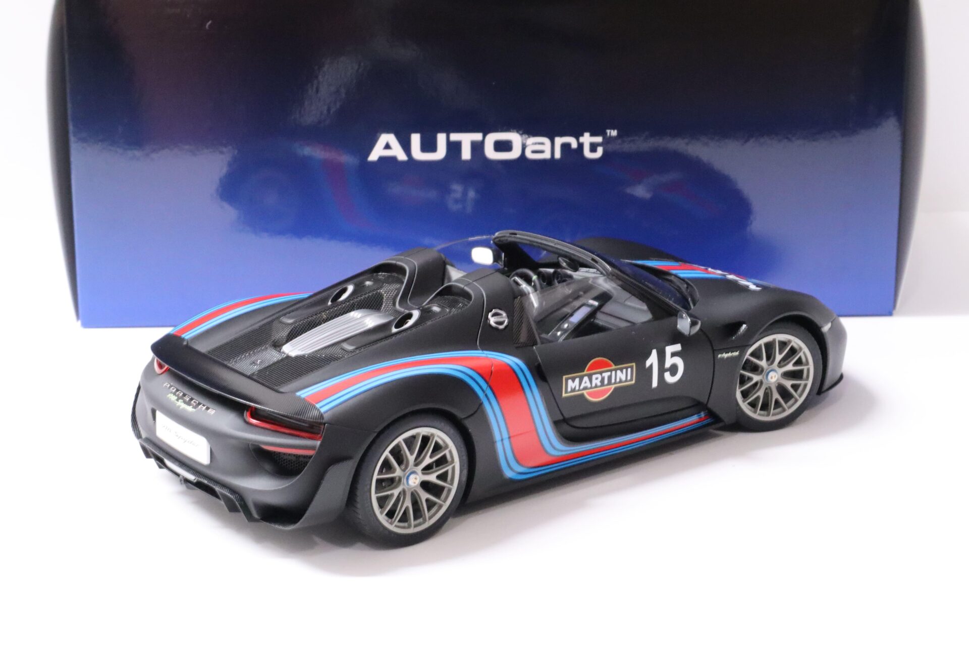 1:18 AUTOart Porsche 918 Spyder matt black/ MARTINI RACING Livery