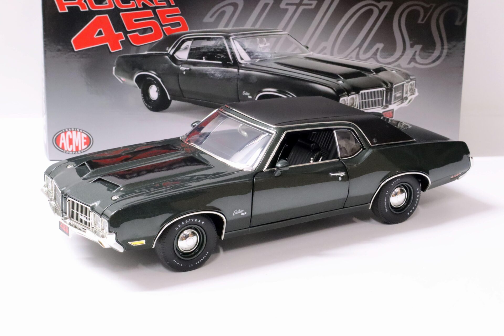 ID 60697 orig.jpg 1:18 ACME 1971 Oldsmobile Cutlass SX Rocket 455 antique green/ black vinyl roof