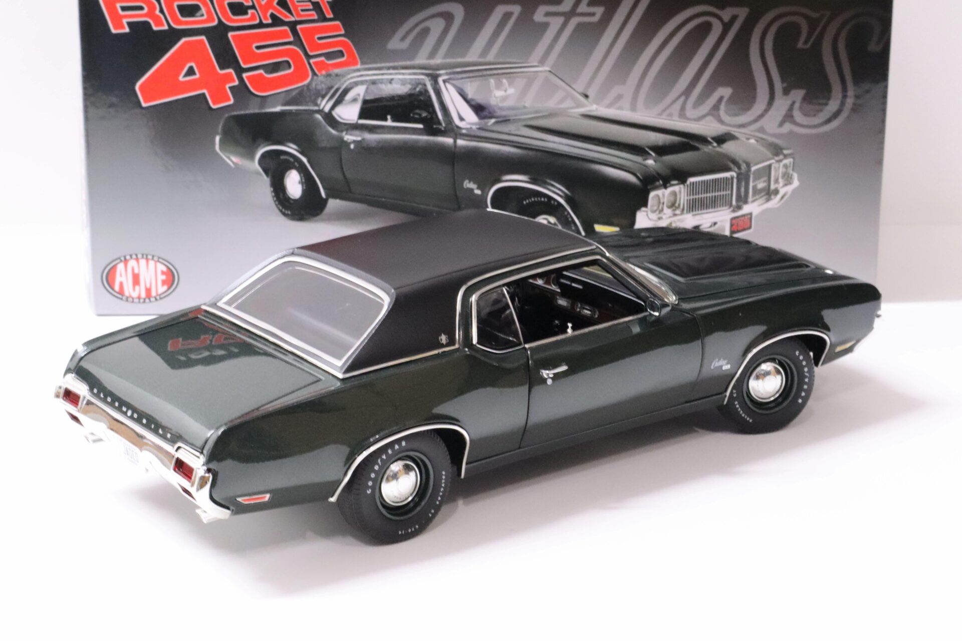 1:18 ACME 1971 Oldsmobile Cutlass SX Rocket 455 antique green/ black vinyl roof