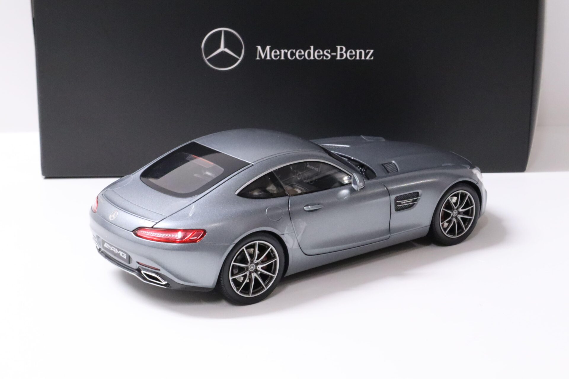 1:18 Norev Mercedes AMG GT S Coupe designo selenite grey DEALER VERSION