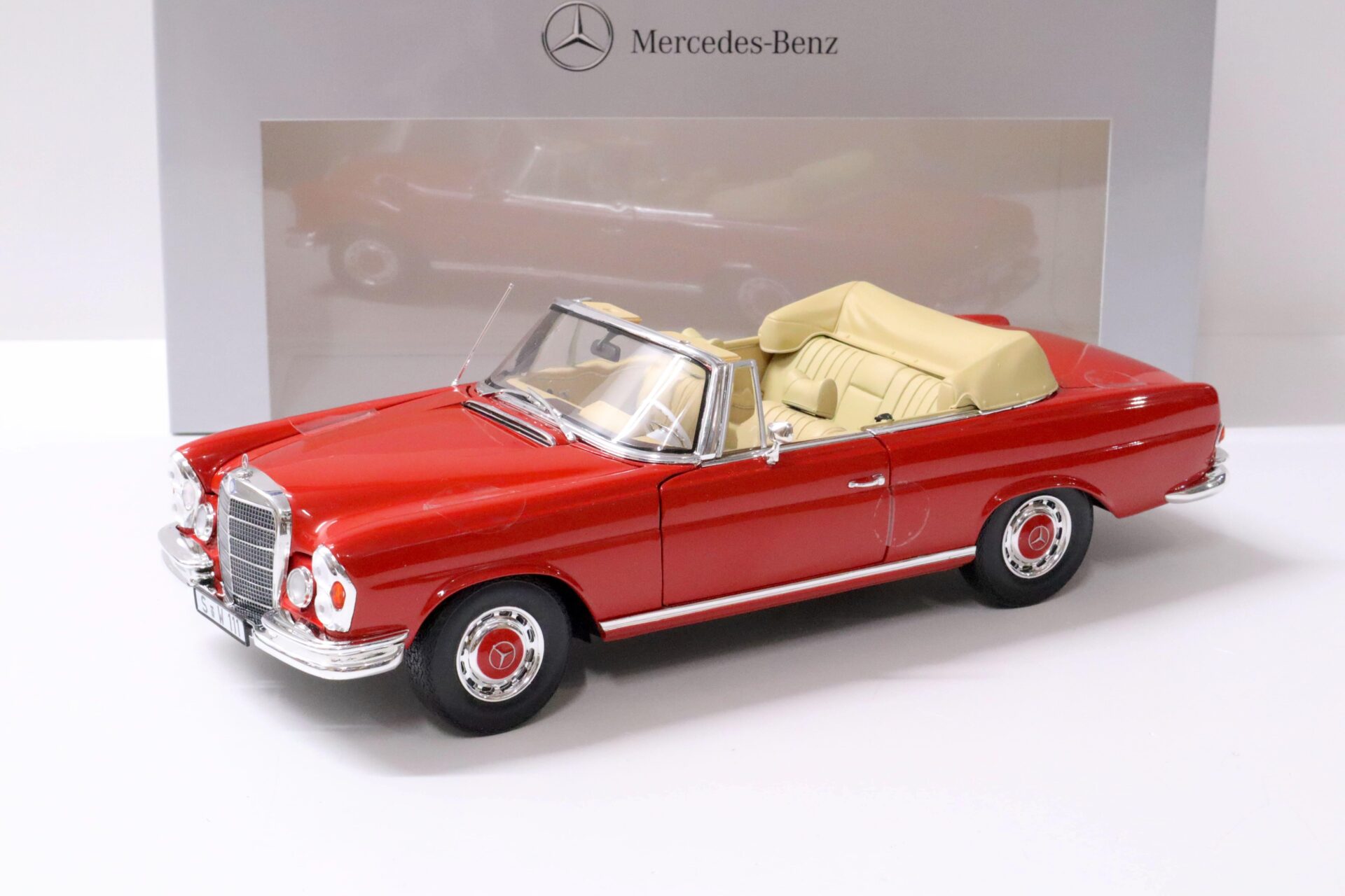 1:18 Norev Mercedes 280 SE Cabriolet W108 signal red DEALER VERSION