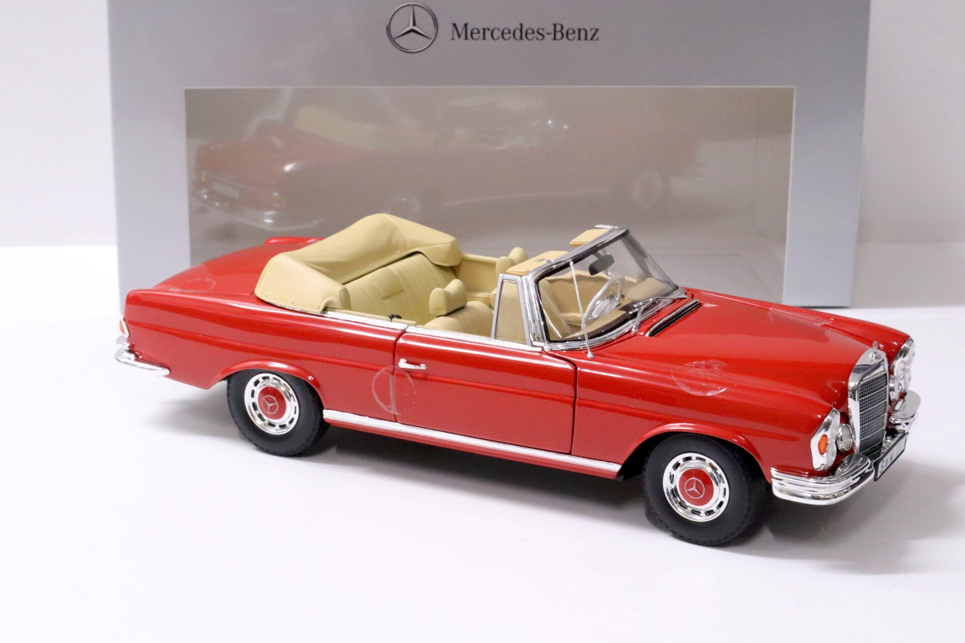 1:18 Norev Mercedes 280 SE Cabriolet W108 signal red DEALER VERSION