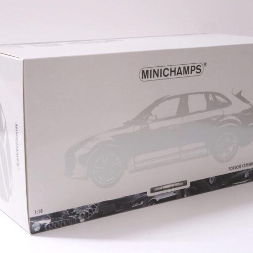 1:18 Minichamps Porsche Cayenne Turbo S blue metallic 2017 - FULL OPENINGS