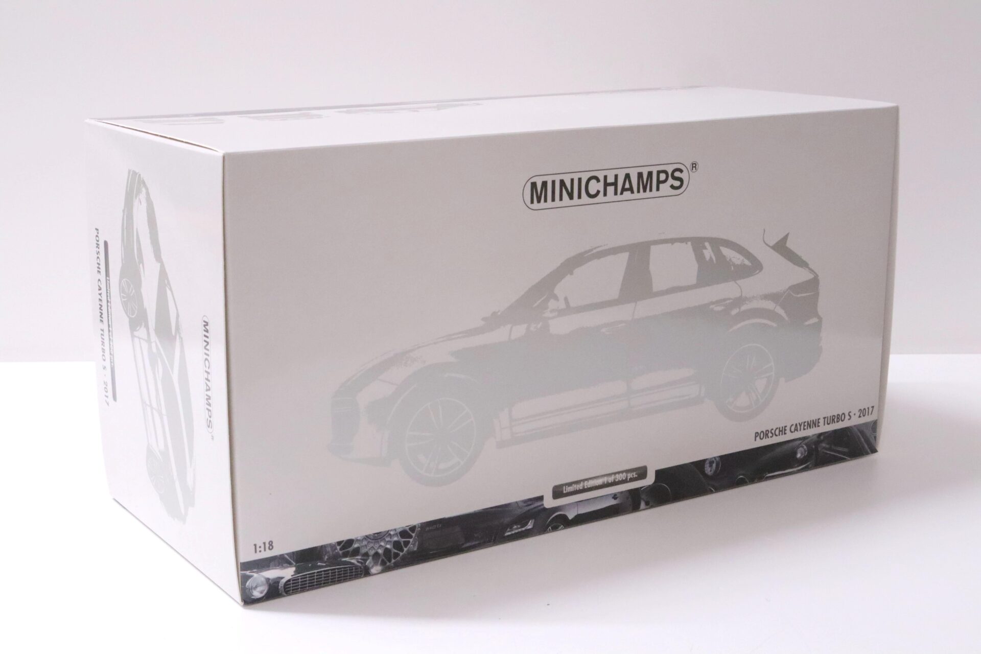 1:18 Minichamps Porsche Cayenne Turbo S blue metallic 2017 - FULL OPENINGS