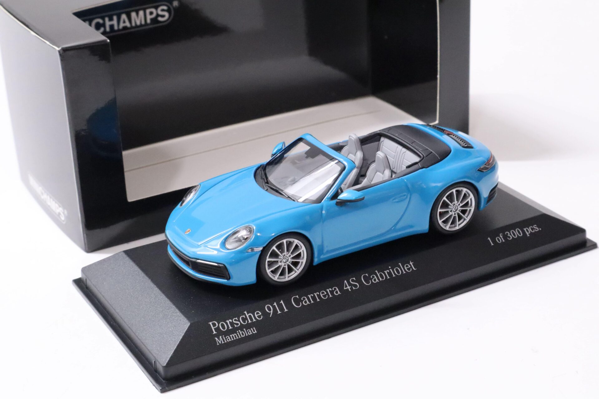 1:43 Minichamps Porsche 911 (992) Carrera 4S Cabriolet 2019 Miami blue