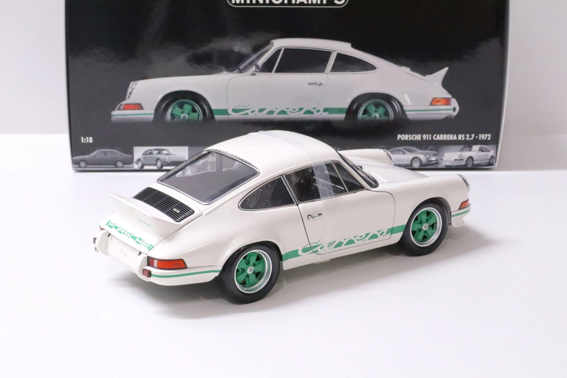 1:18 Minichamps Porsche 911 Carrera RS 2.7 white/ green 1972