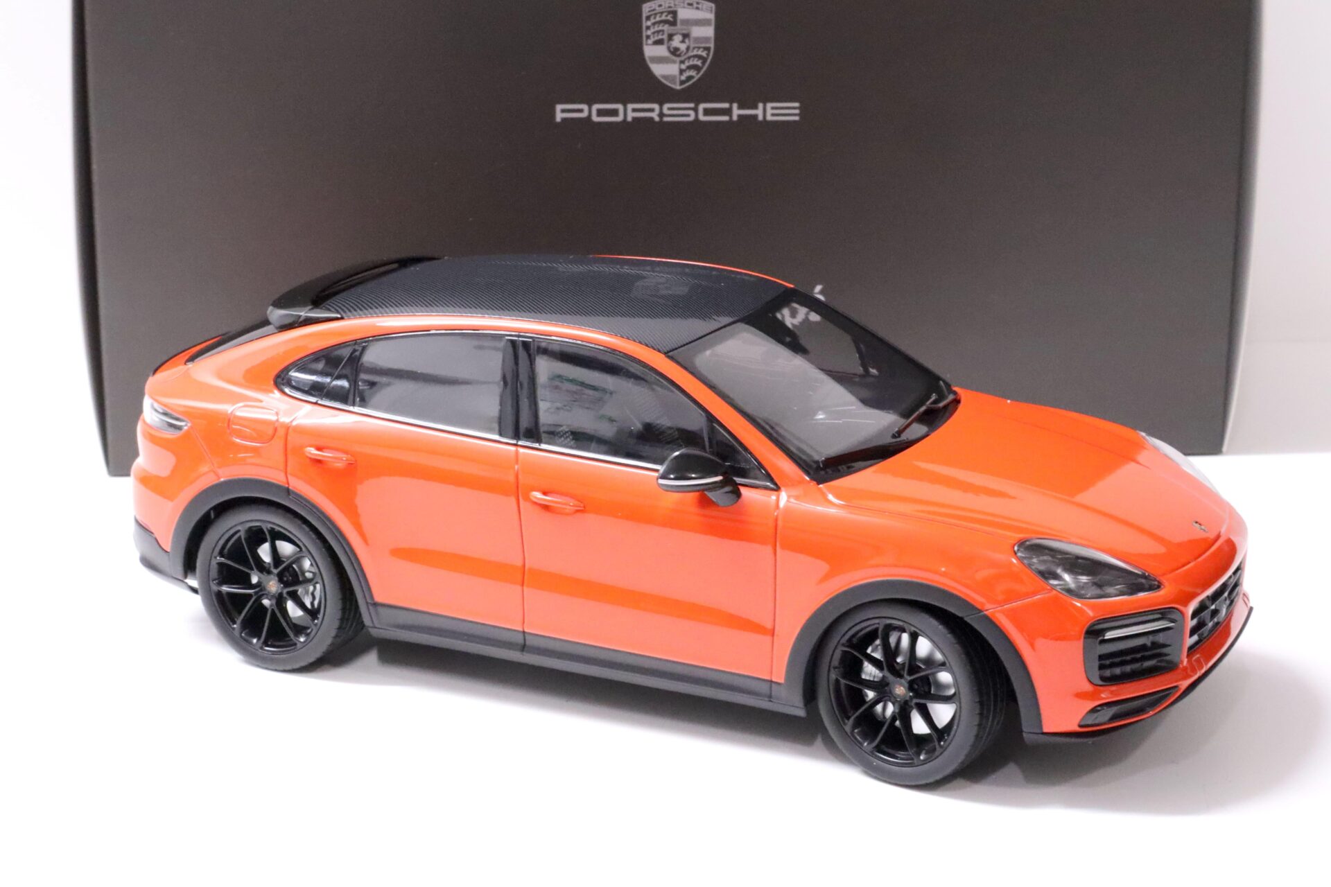1:18 Norev Porsche Cayenne S Coupe Sport Paket lava orange DEALER VERSION