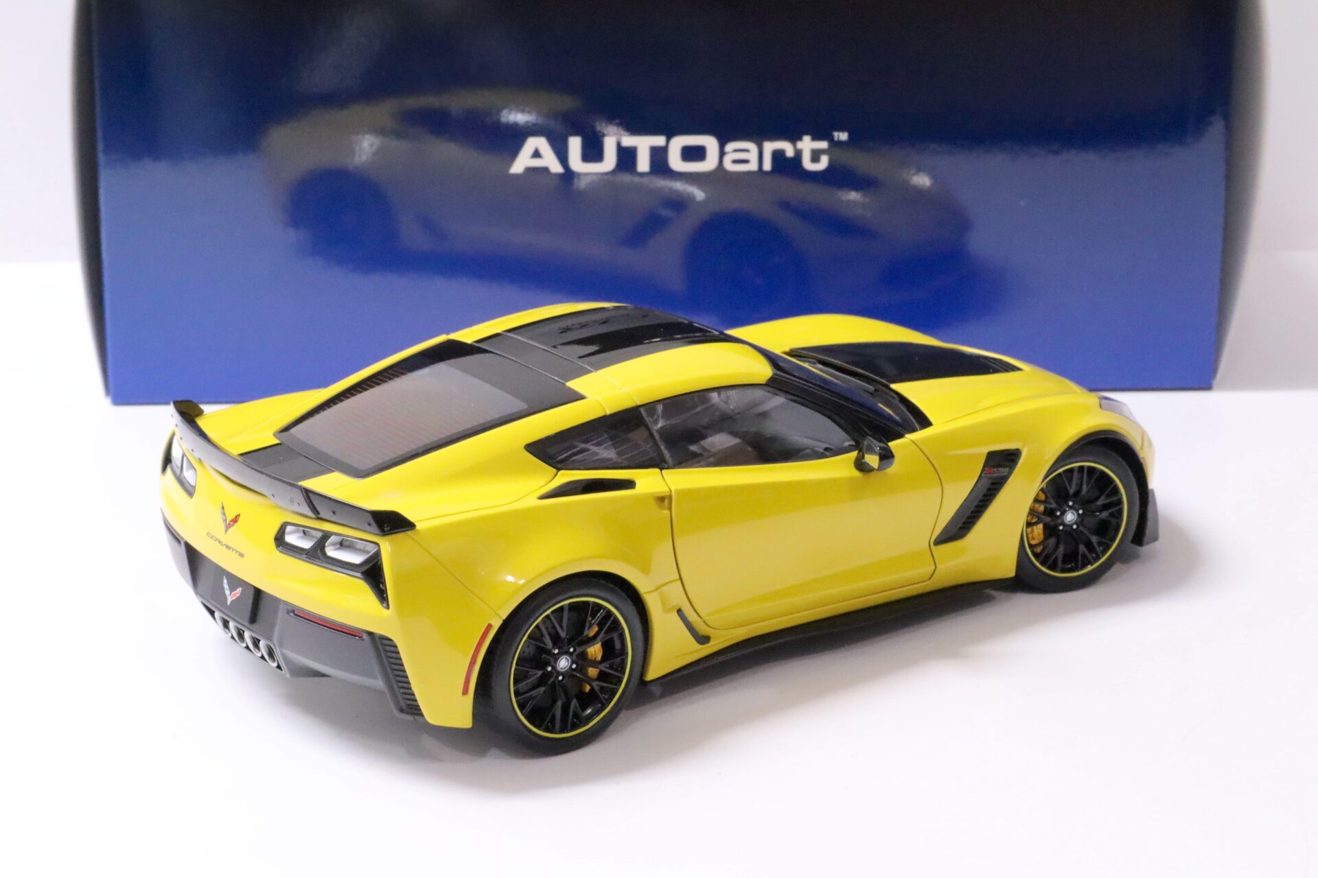1:18 AUTOart Chevrolet Corvette C7 Z06 C7R Edition Corvette Racing yellow