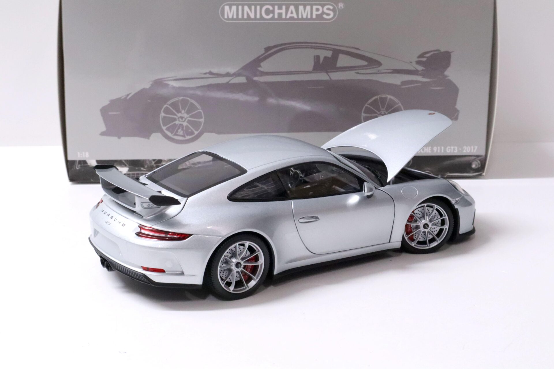 1:18 Minichamps Porsche 911 (991) GT3 silver 2017 North America