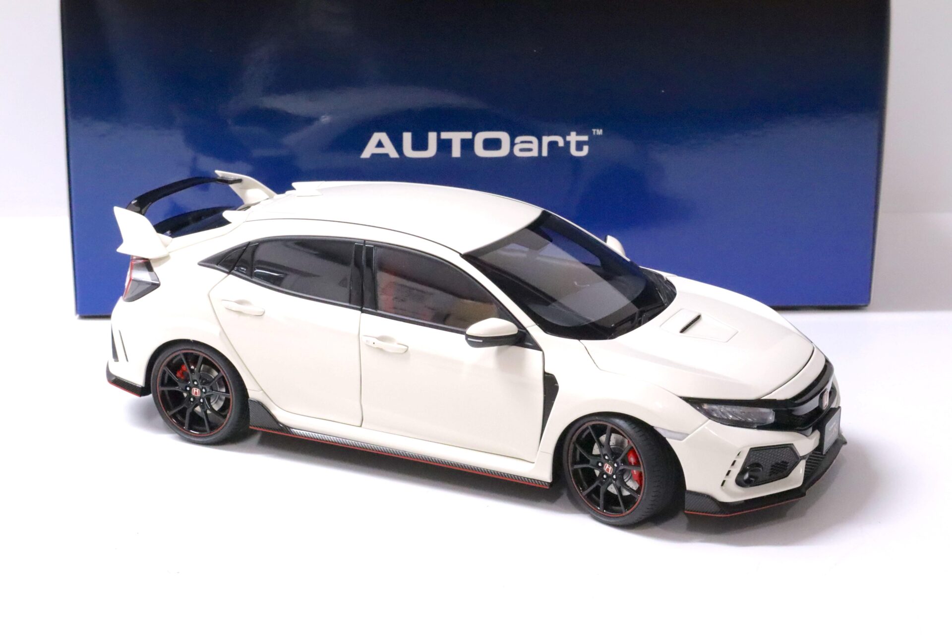 1:18 AUTOart Honda Civic Type R (FK8) 2017 championship white 73266