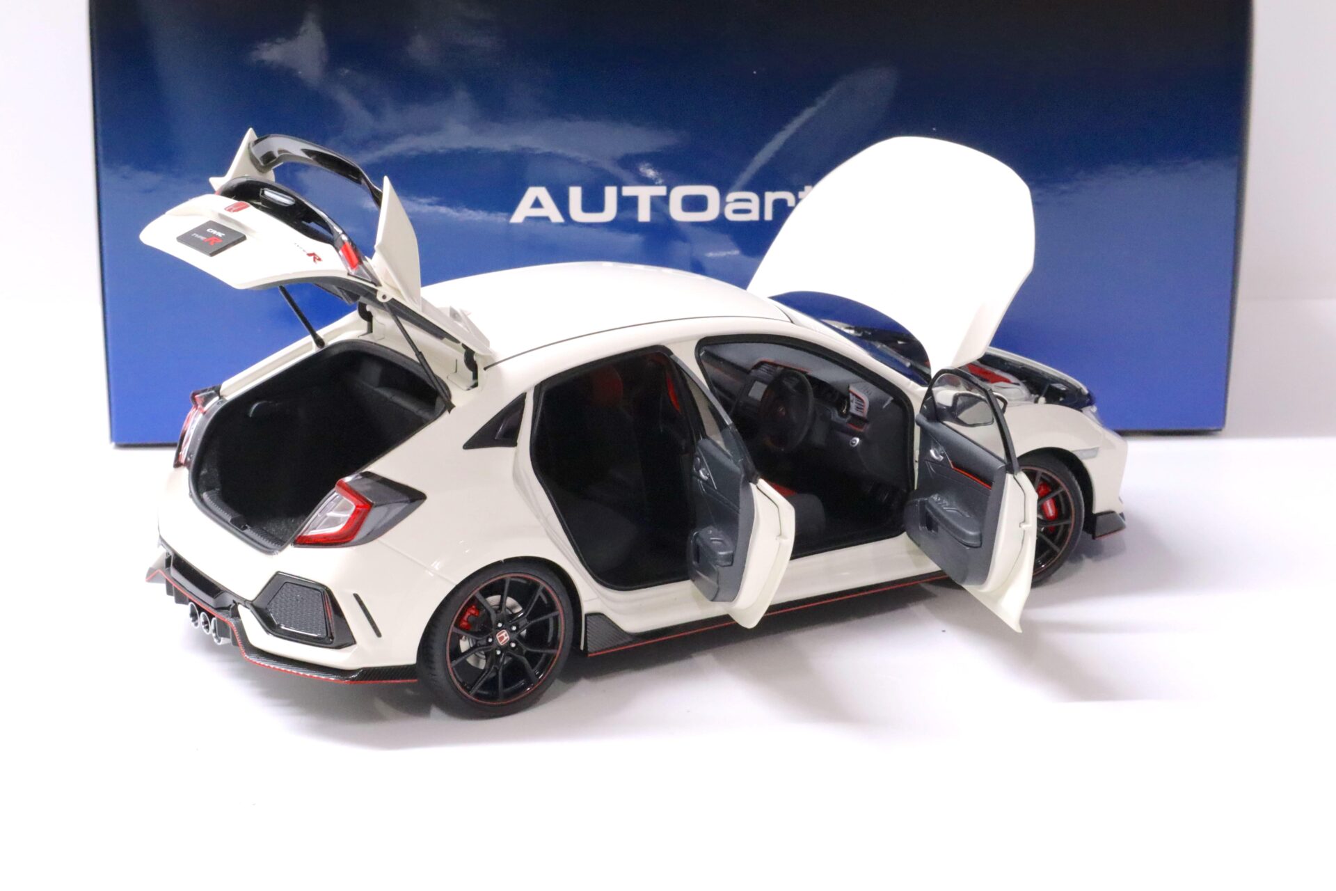 1:18 AUTOart Honda Civic Type R (FK8) 2017 championship white 73266