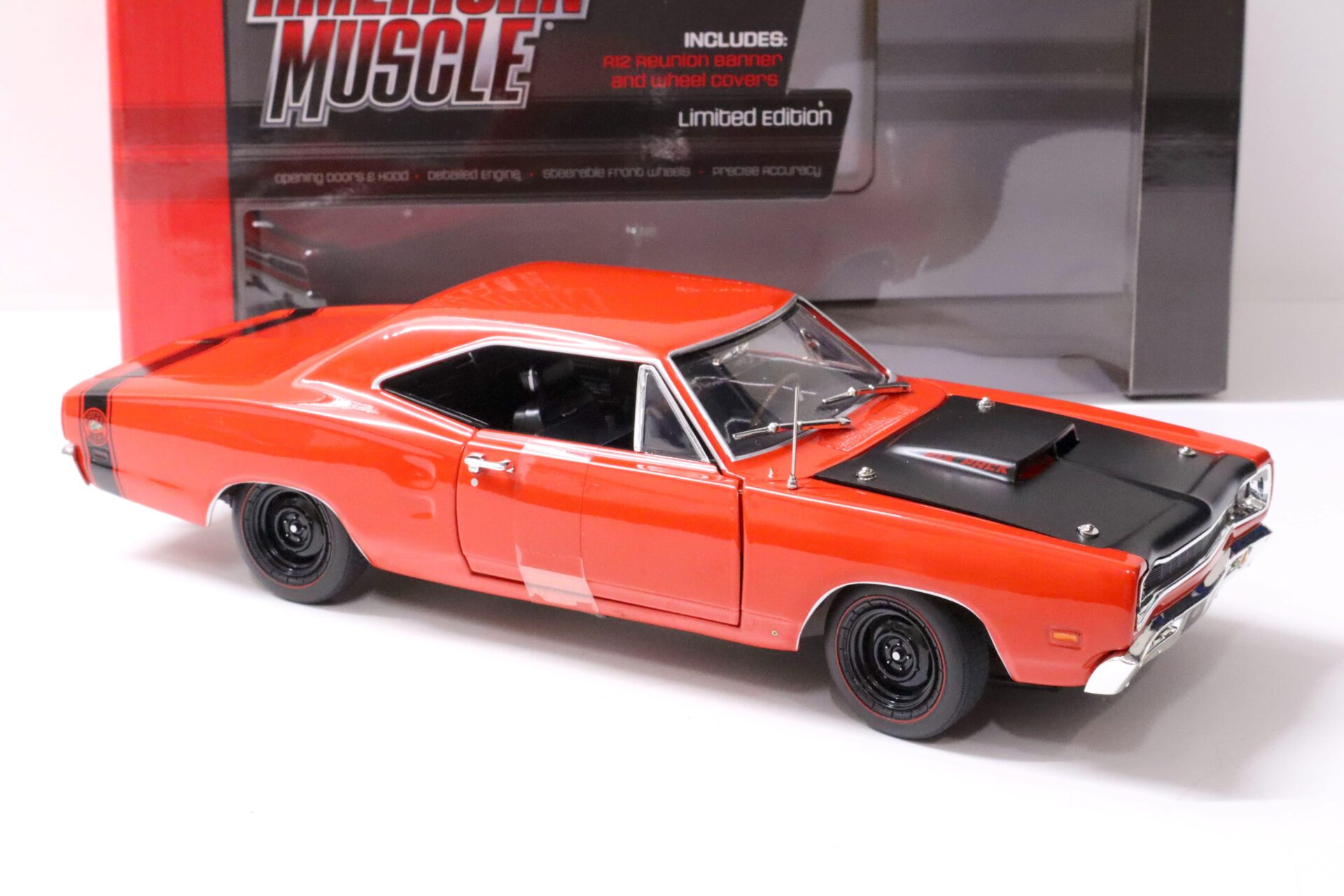 1:18 Auto World 1969 1/2 Dodge Coronet Super Bee MCACN red/ black