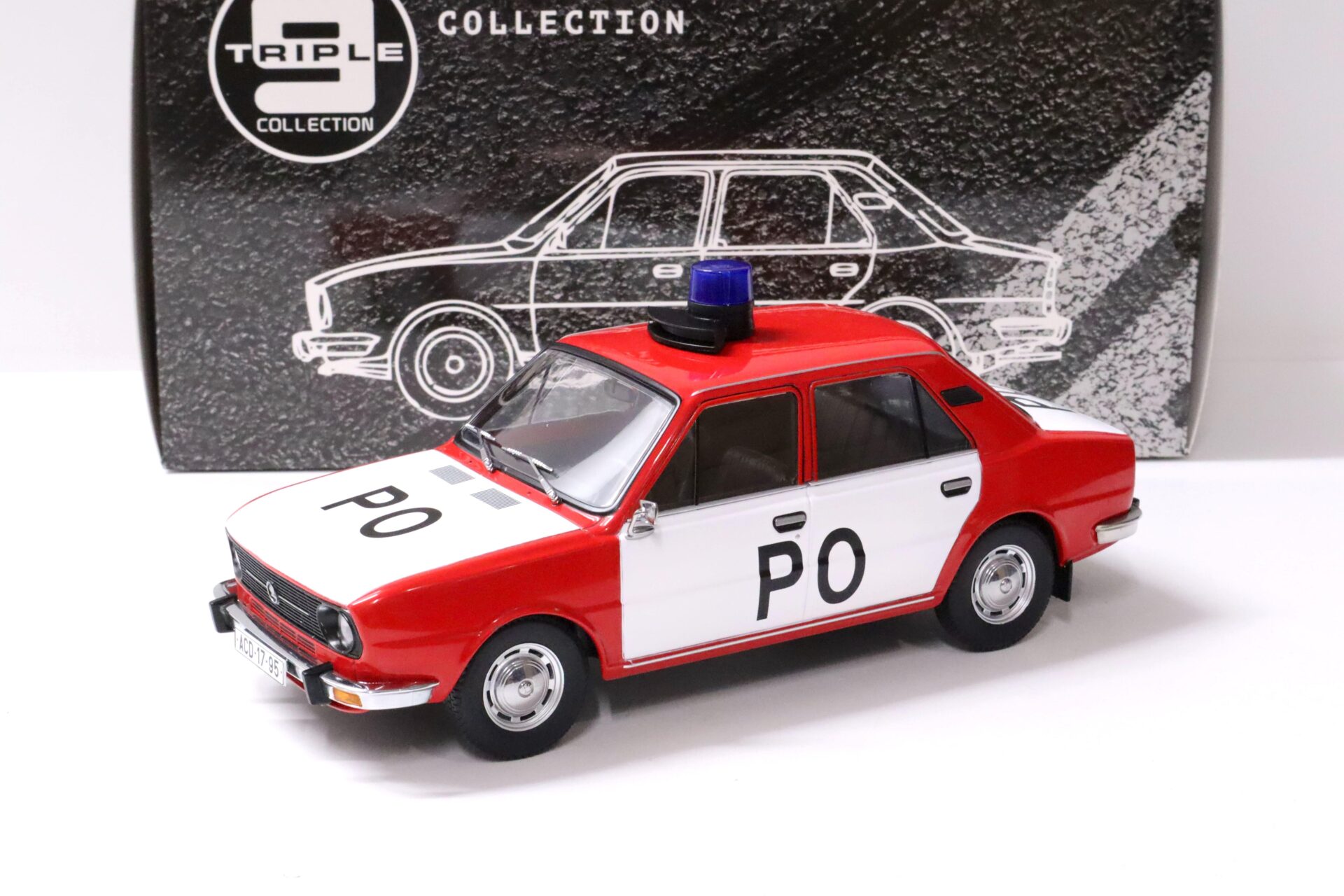 1:18 Triple9 1976 Skoda 105L Sedan Fire Brigade red/ white Die-Cast