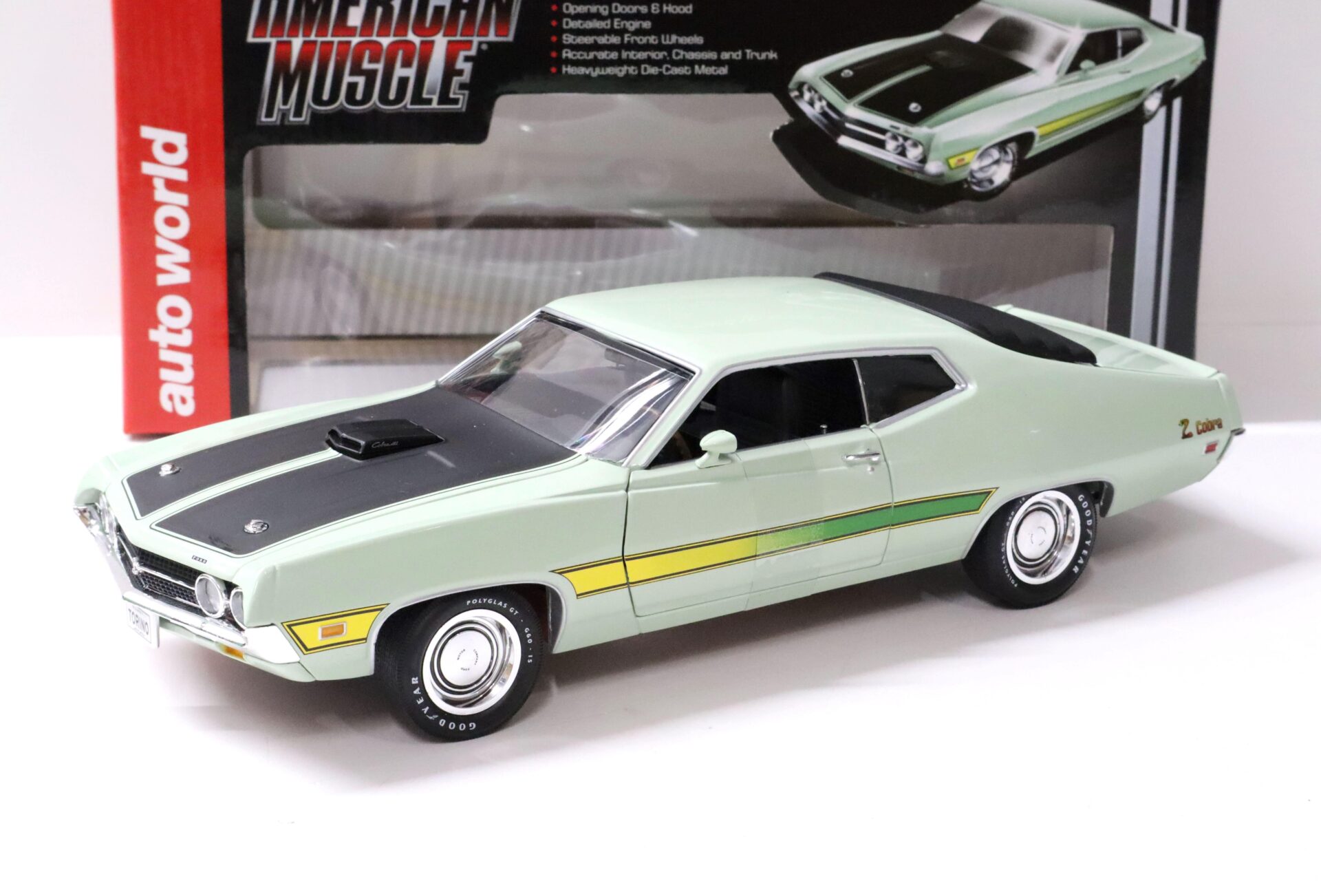 ID 63613 orig.jpg 1:18 Auto World 1971 Ford Torino Cobra Coupe light green