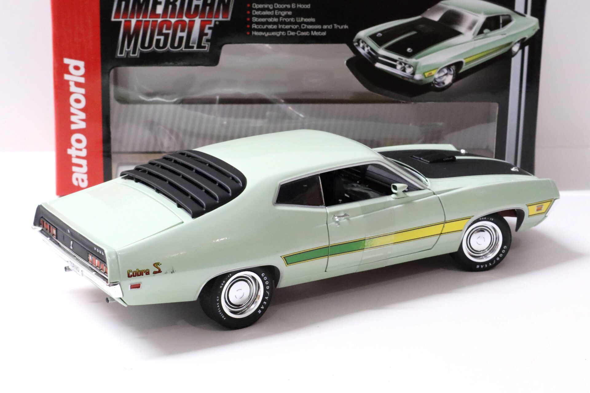 1:18 Auto World 1971 Ford Torino Cobra Coupe light green