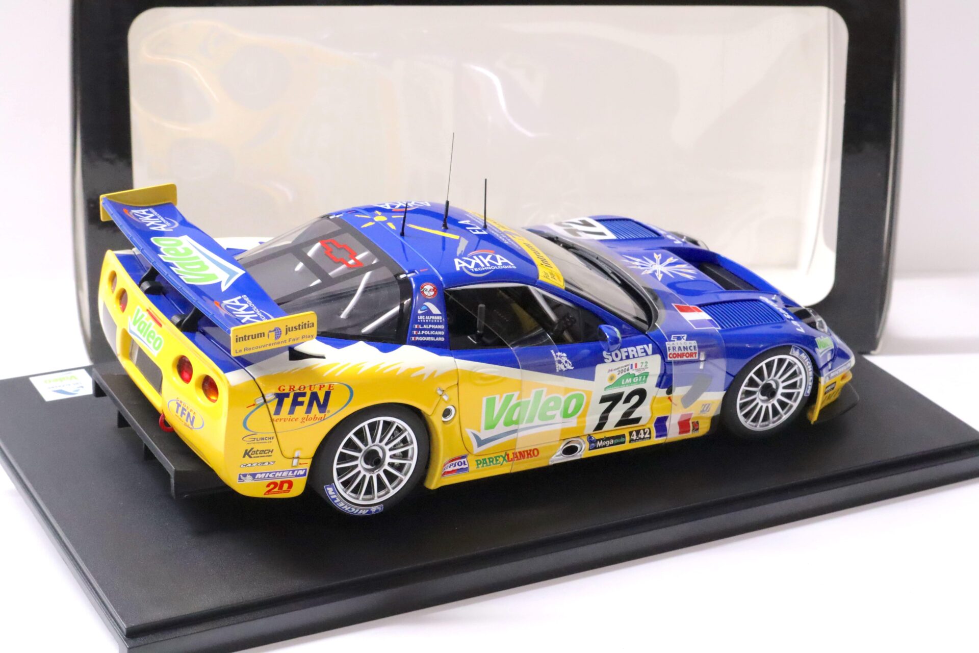 1:18 AUTOart Chevrolet Corvette C5R 24h LeMans 2006 - 3rd Place GT1 Class #72