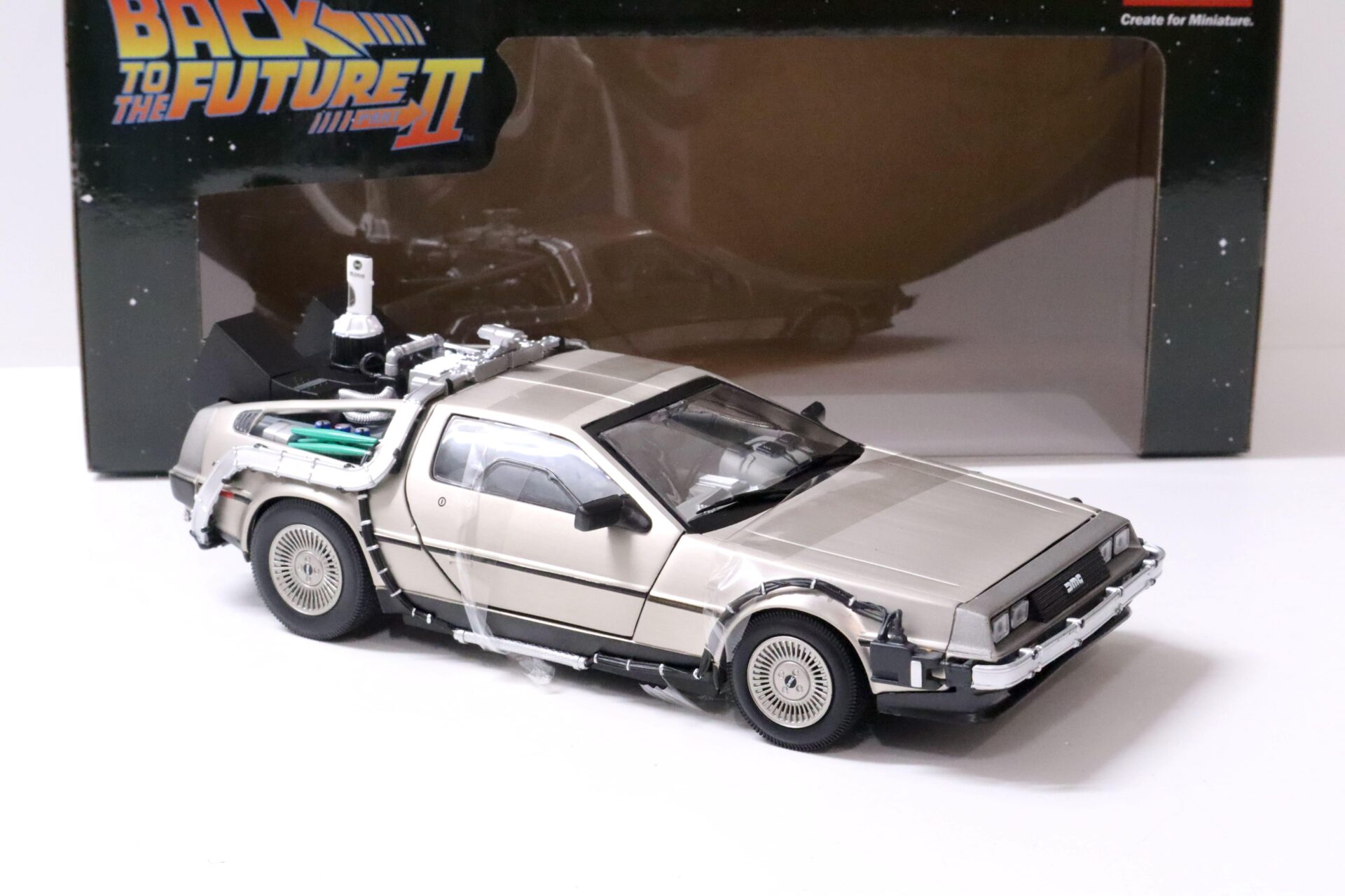 1:18 Sun Star 1983 Delorean DMC-12 Time Machine Back to the Future 2