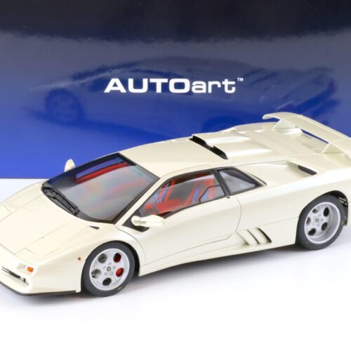 1:18 AUTOart Lamborghini Diablo SE30 JOTA 1995 balloon white/ pearl white