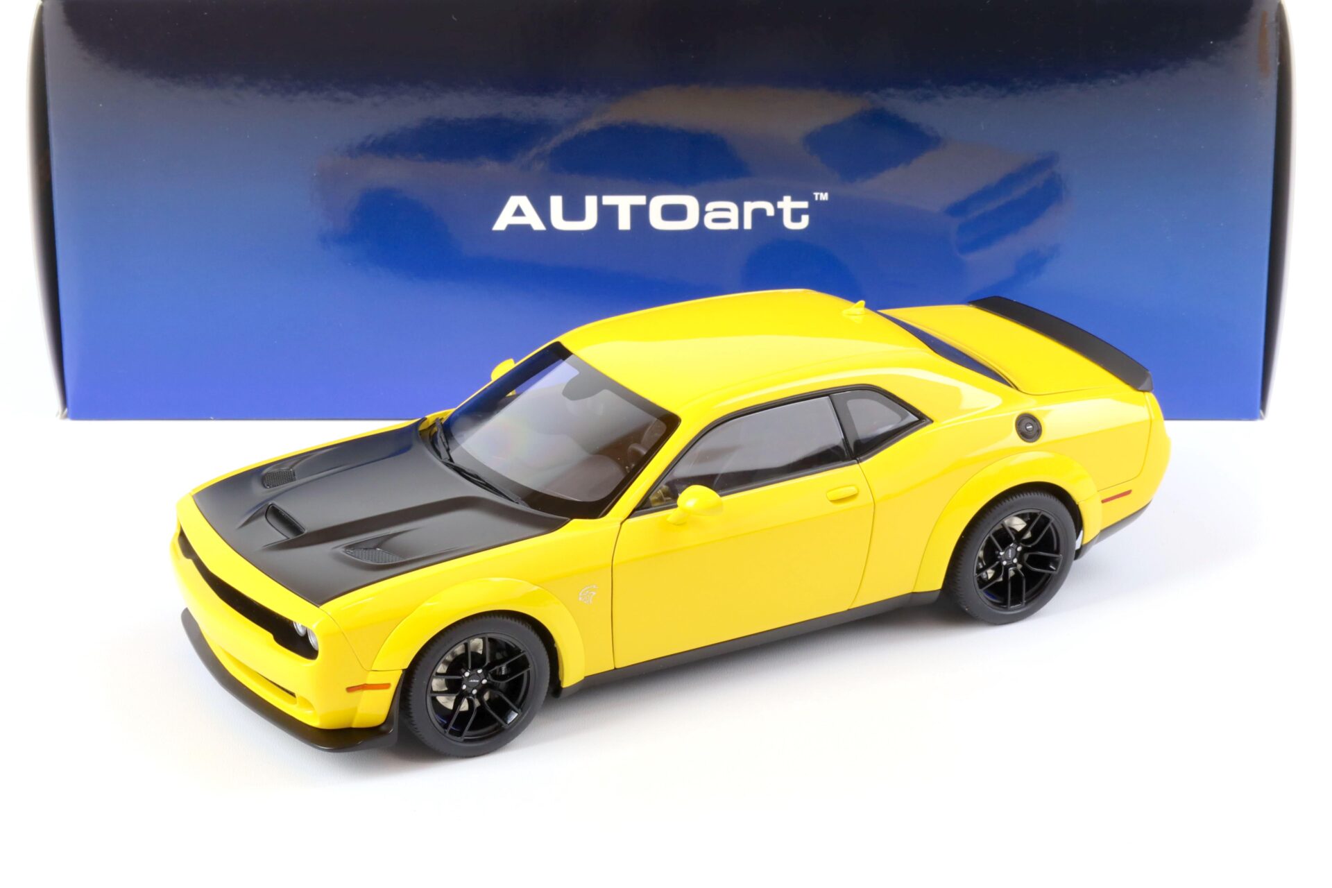 ID 64771 orig.jpg 1:18 AUTOart Dodge Challenger SRT HELLCAT Widebody yellow Jacket/ Satin black