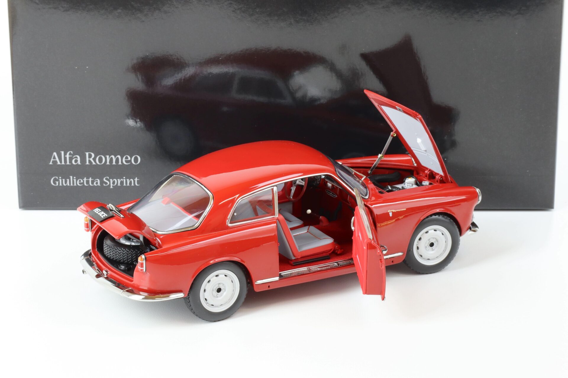 1:18 Kyosho 1954 Alfa Romeo Giulietta Sprint Veloce 08957VR
