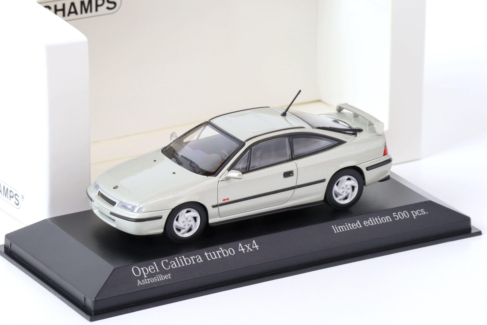ID 67596 orig.jpg 1:43 Minichamps Opel Calibra Turbo 4x4 Astros silver 1992