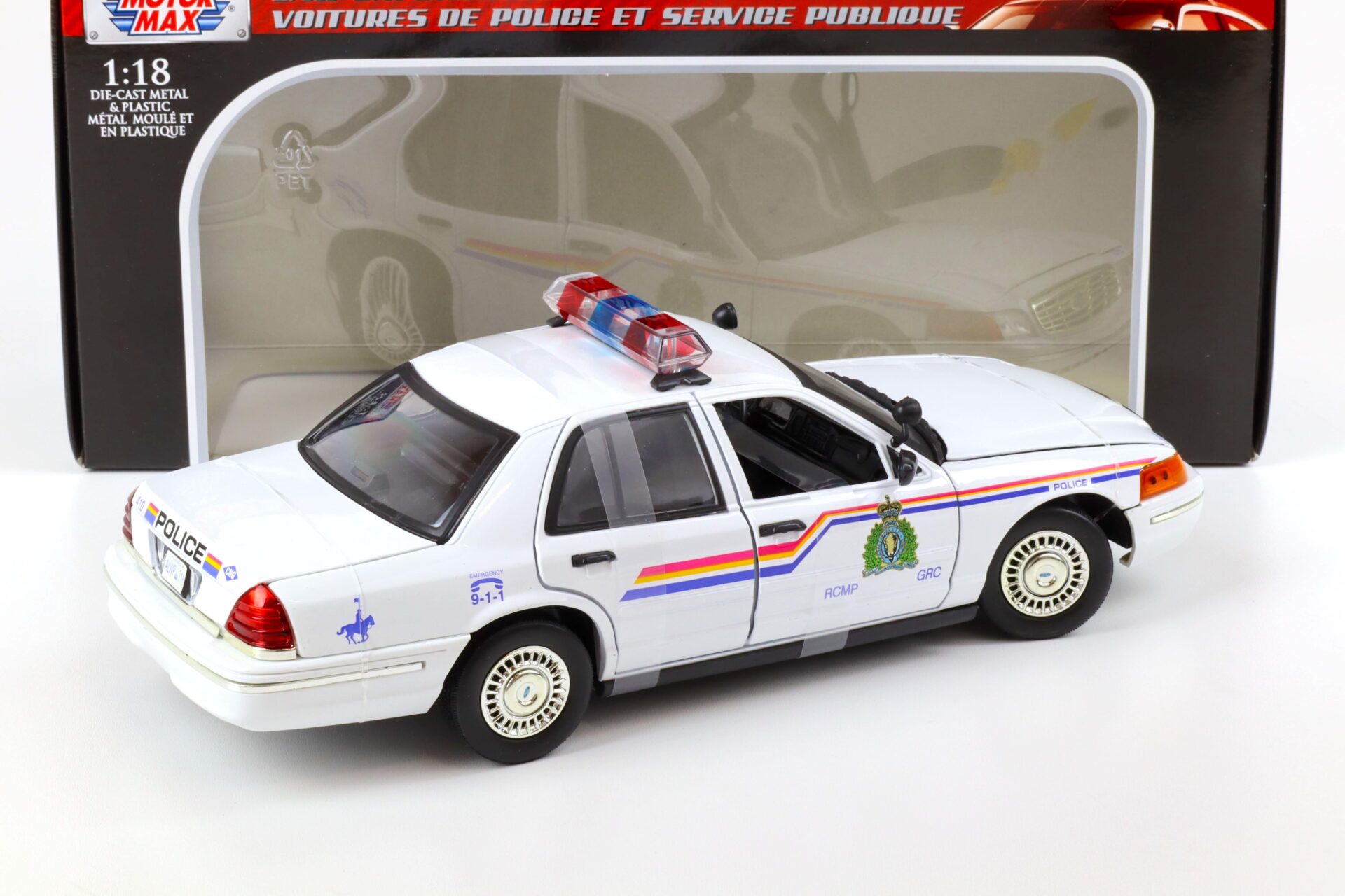 1:18 MOTOR MAX 2001 Ford Crown Victoria Royal Canadian Mounted Police