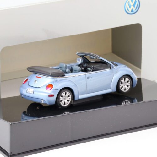 1:43 AUTOart VW Beetle Cabriolet Speed blue metallic 59756 - Image 2
