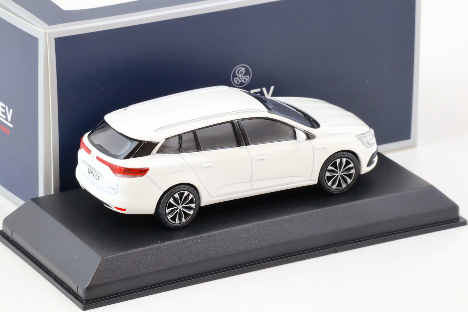 1:43 Norev Renault Megane Estate Sport Tourer 2020 white 517668