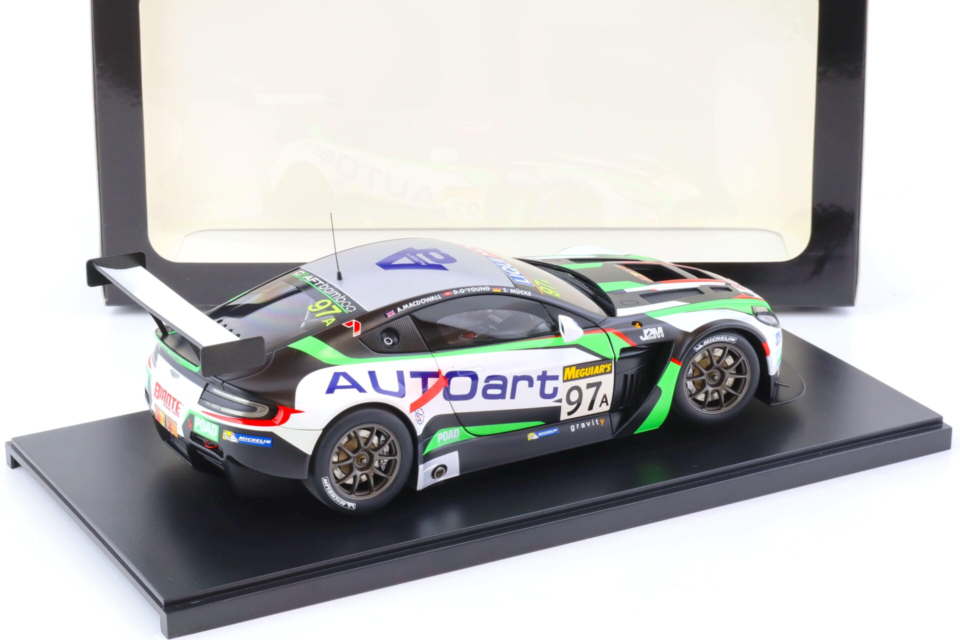1:18 AUTOart Aston Martin Vantage V12 Bathurst 12hrs Endurance Race 2015 #97A