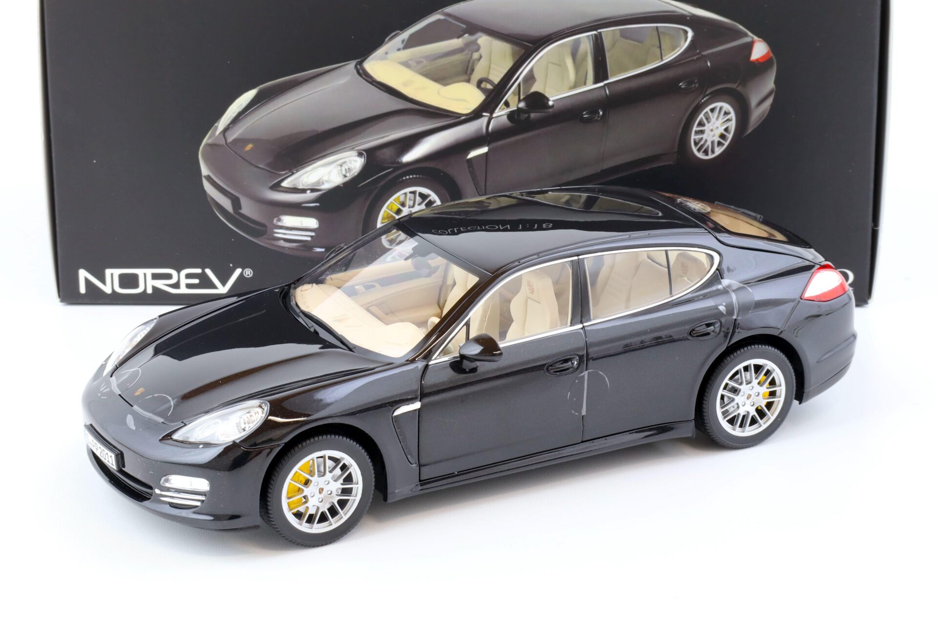 ID 70833 orig.jpg 1:18 Norev Porsche Panamera 4S 2009 black 187617