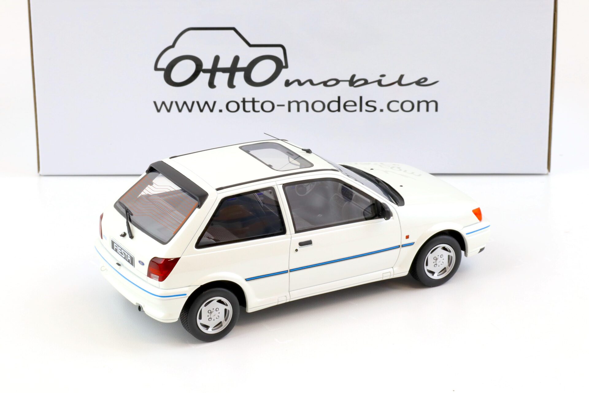 1:18 OTTO mobile OT967 Ford Fiesta MK3 XR2I white 1989