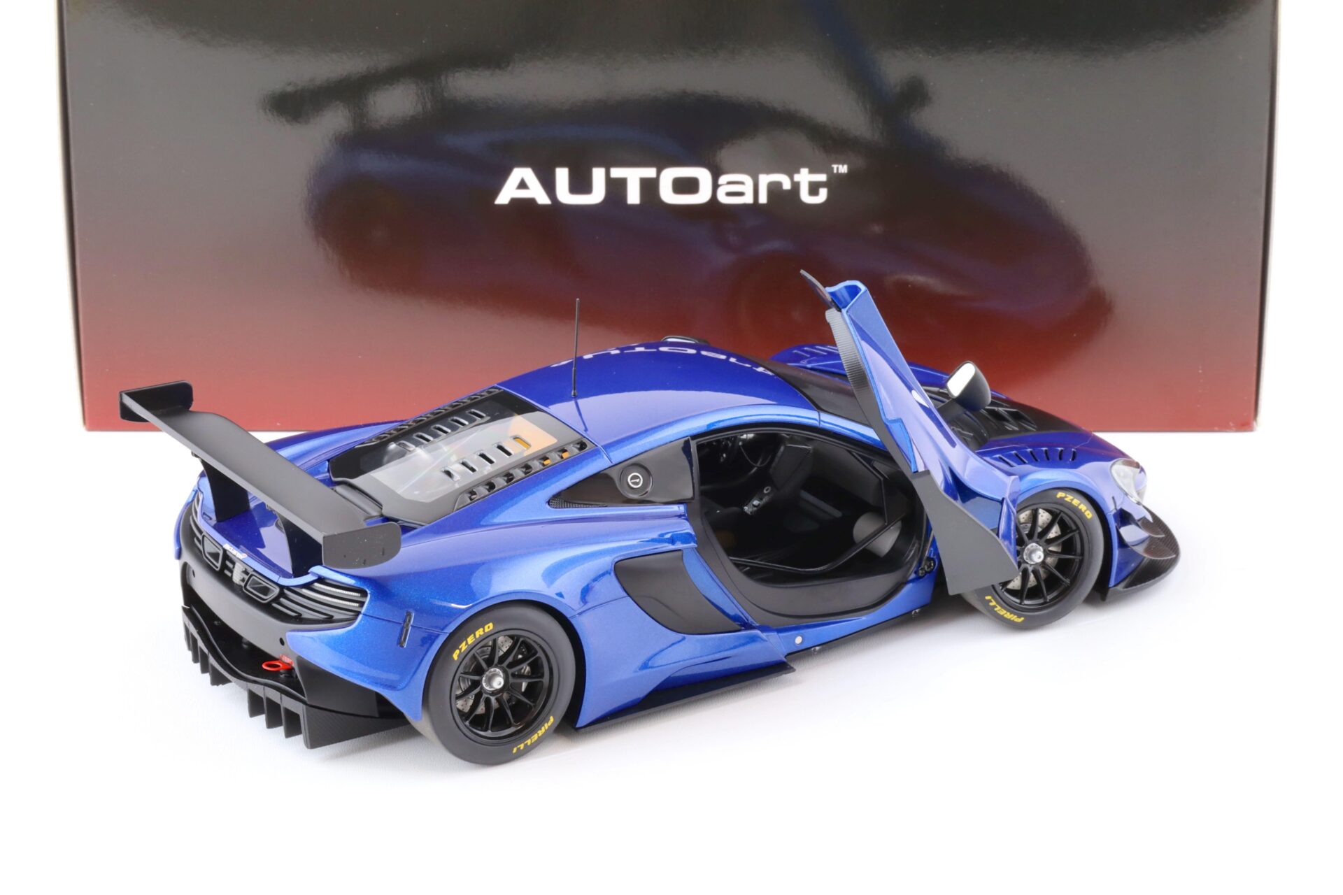 1:18 AUTOart McLAREN 650S GT3 2017 blue/ black accents 81641