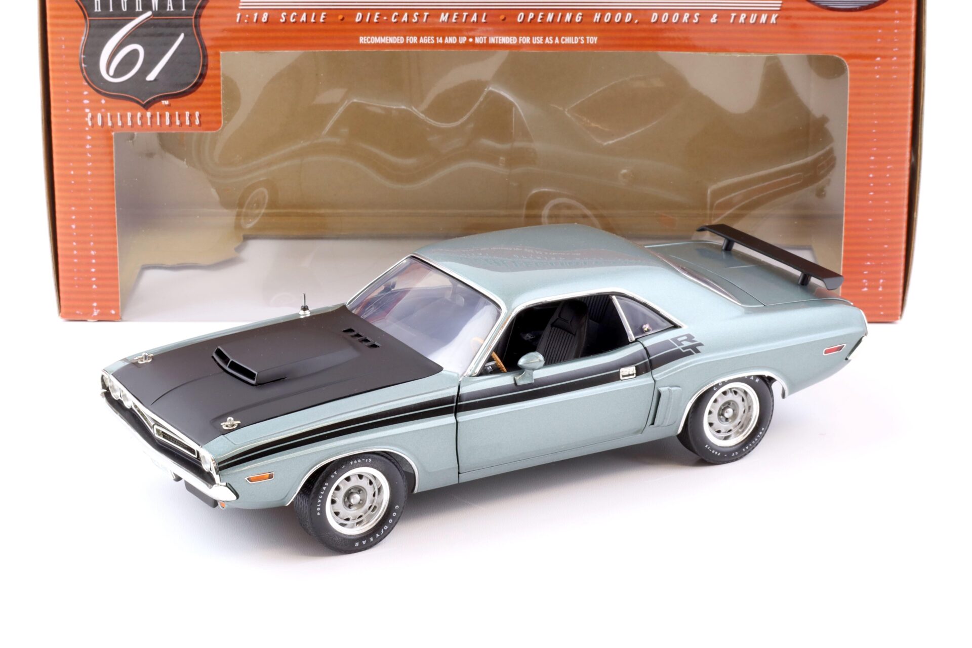 1:18 Highway61 Dodge Challenger RT Coupe 1971 light grey/blue 50471