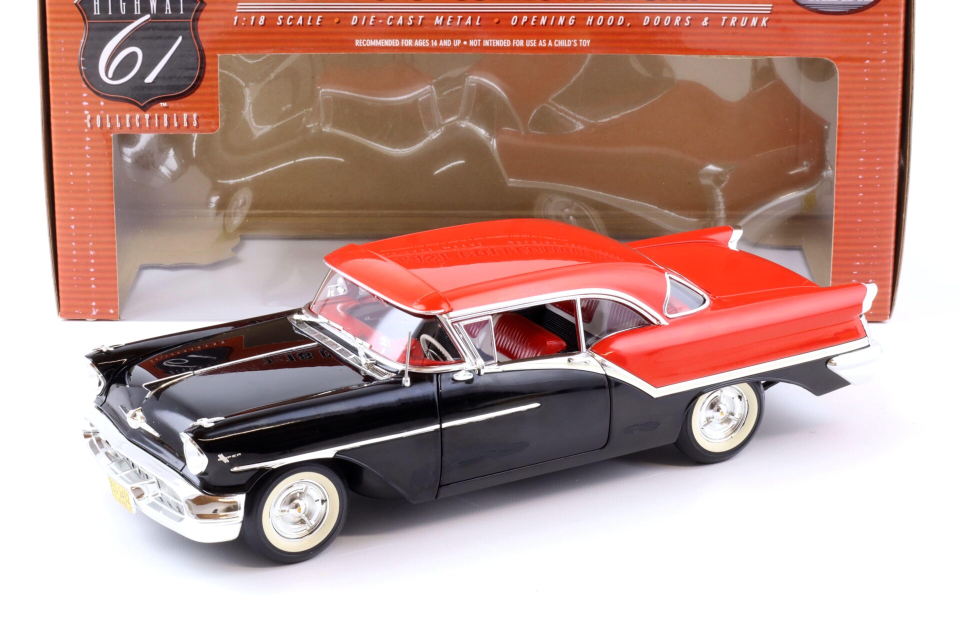 1:18 Highway61 1957 Oldsmobile Super 88 black/ red 50444
