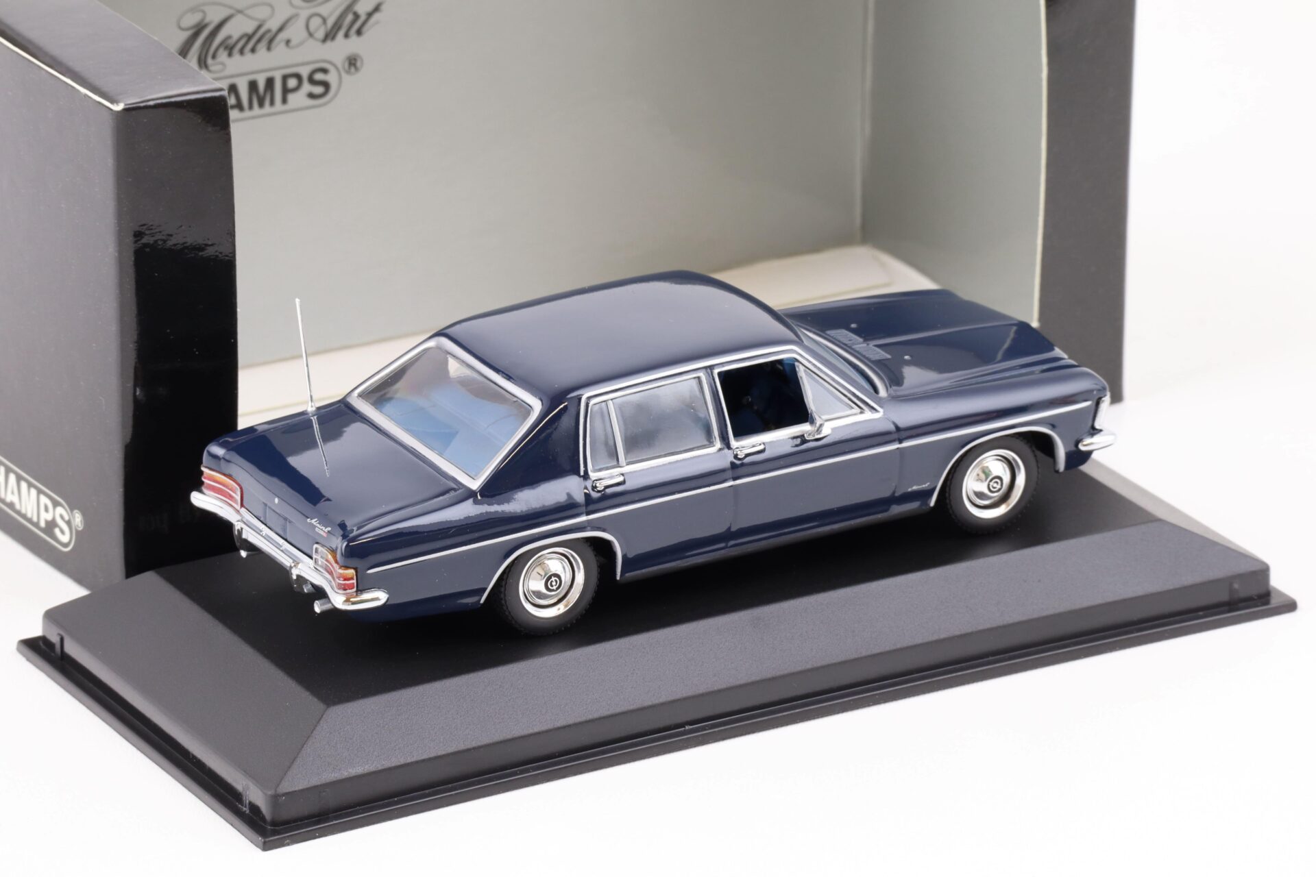 1:43 Minichamps Opel Admiral Limousine 1969-77 Nocturno blue