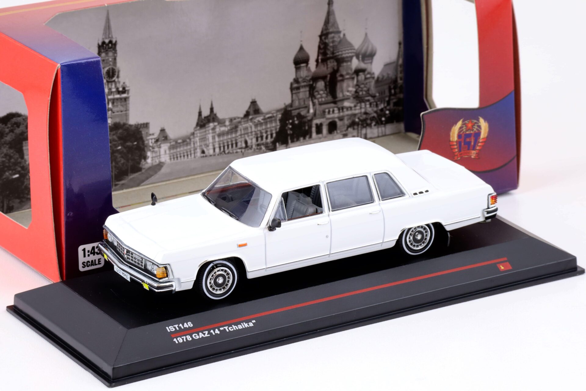 1:43 IST Models 1978 GAZ 14 Tschaika white