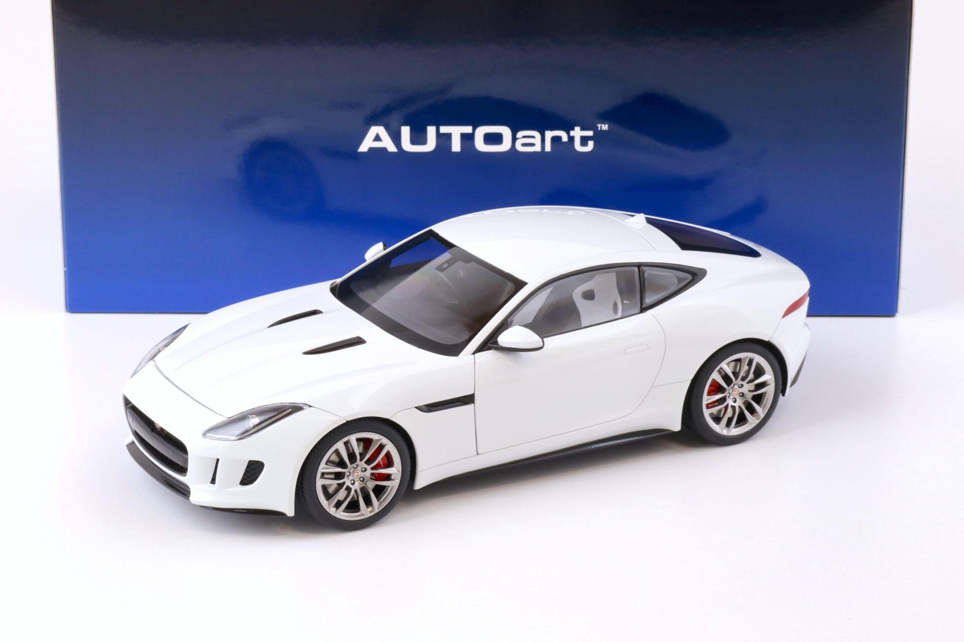 1:18 AUTOart Jaguar F-Type R Coupe Polaris white 73651