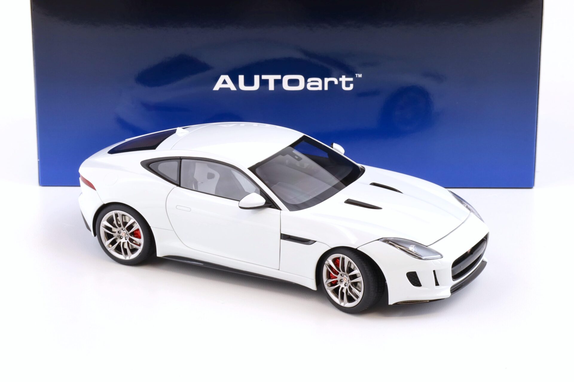 1:18 AUTOart Jaguar F-Type R Coupe Polaris white 73651