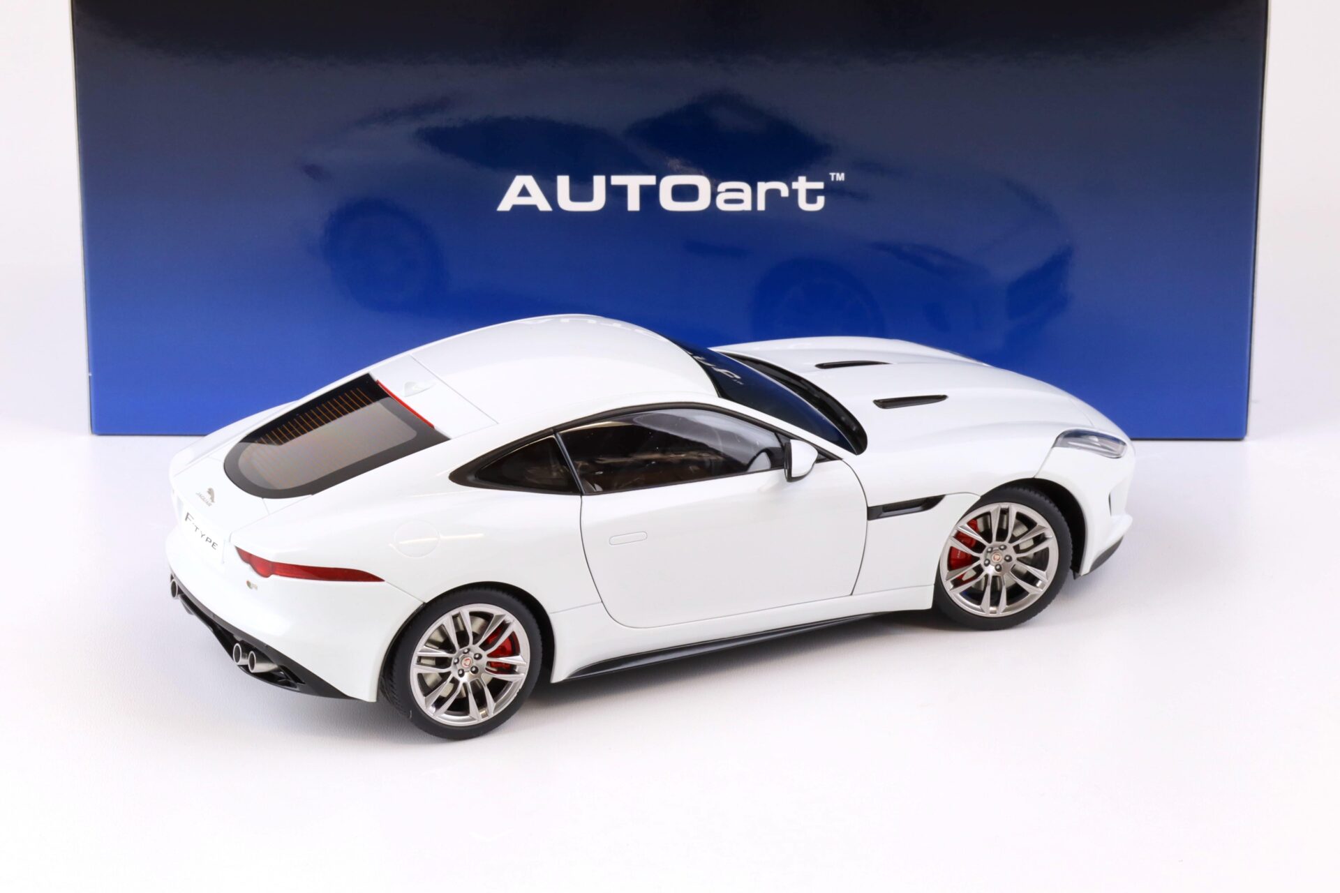 1:18 AUTOart Jaguar F-Type R Coupe Polaris white 73651