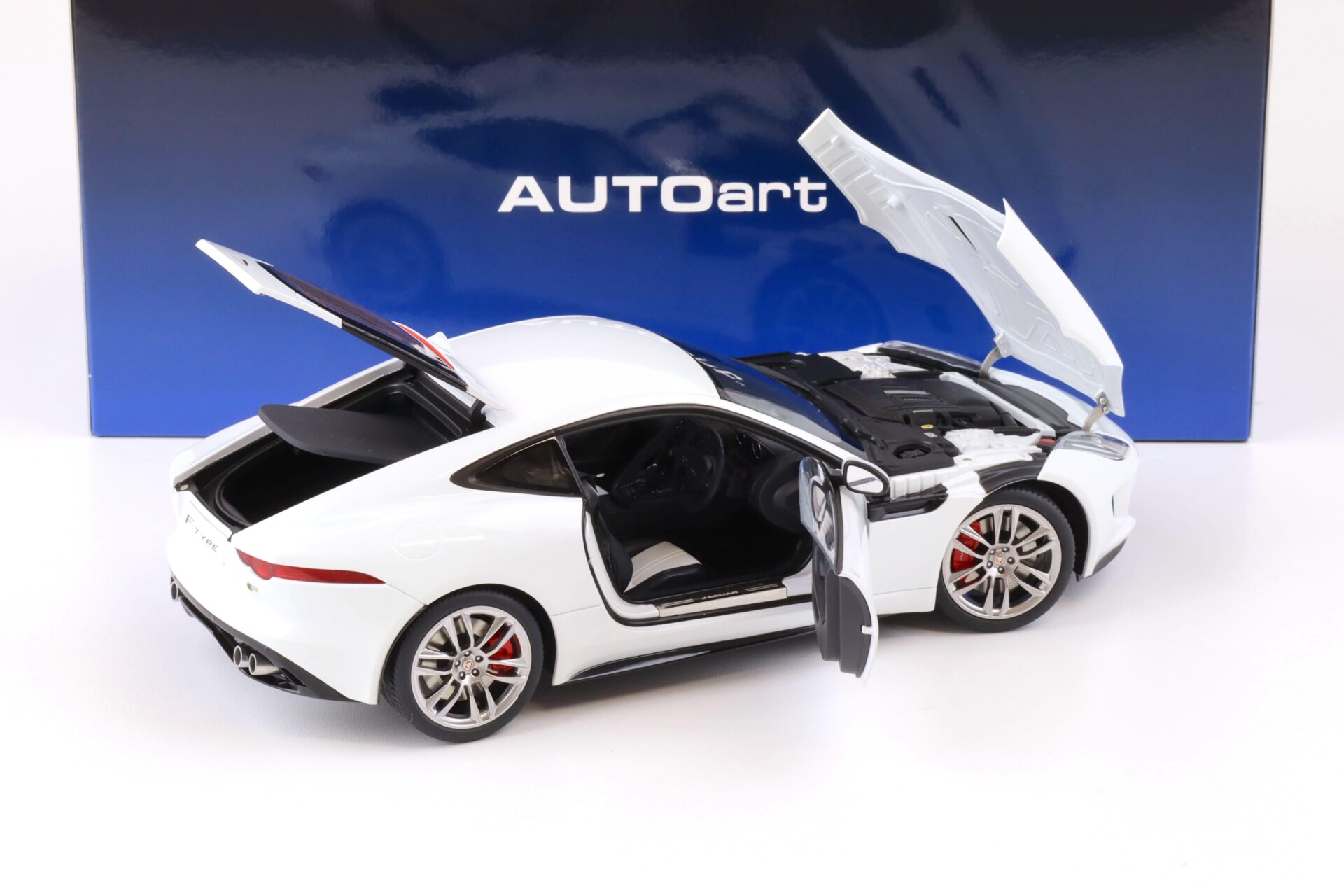1:18 AUTOart Jaguar F-Type R Coupe Polaris white 73651