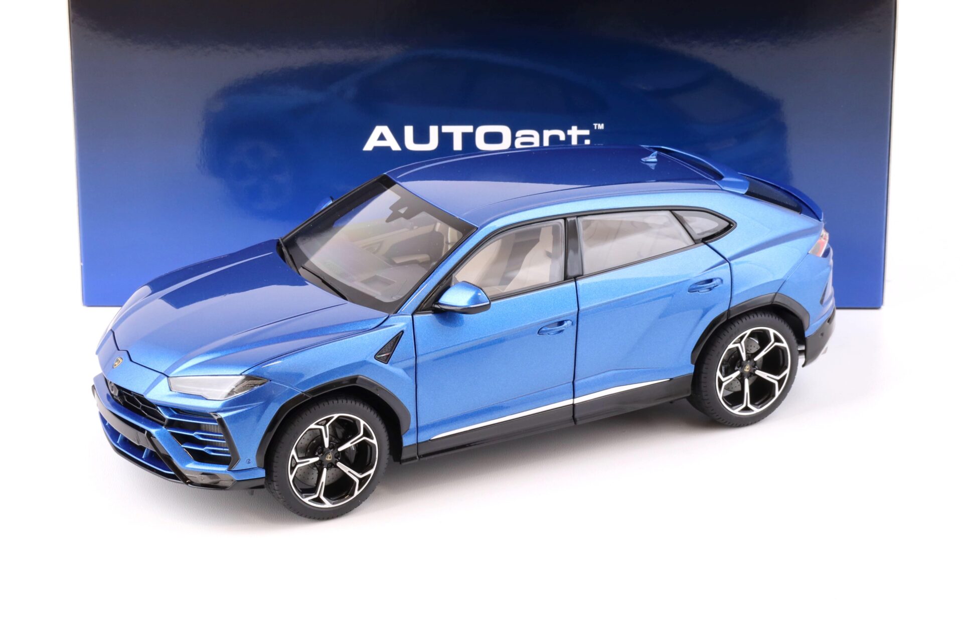 1:18 AUTOart Lamborghini Urus 2018 Blu Eleos/ metallic blue 79162
