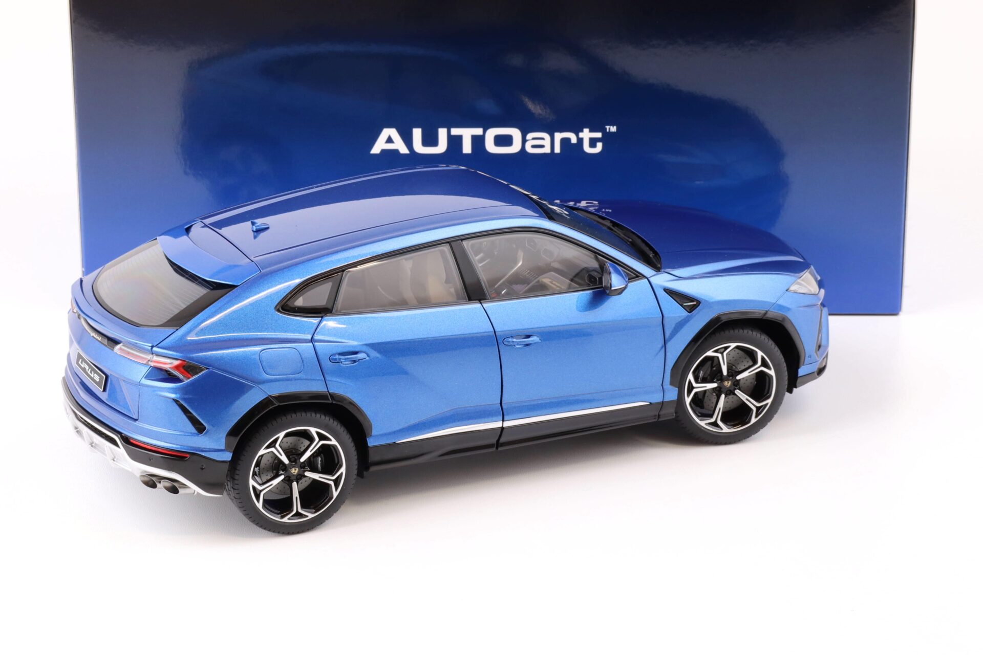1:18 AUTOart Lamborghini Urus 2018 Blu Eleos/ metallic blue 79162