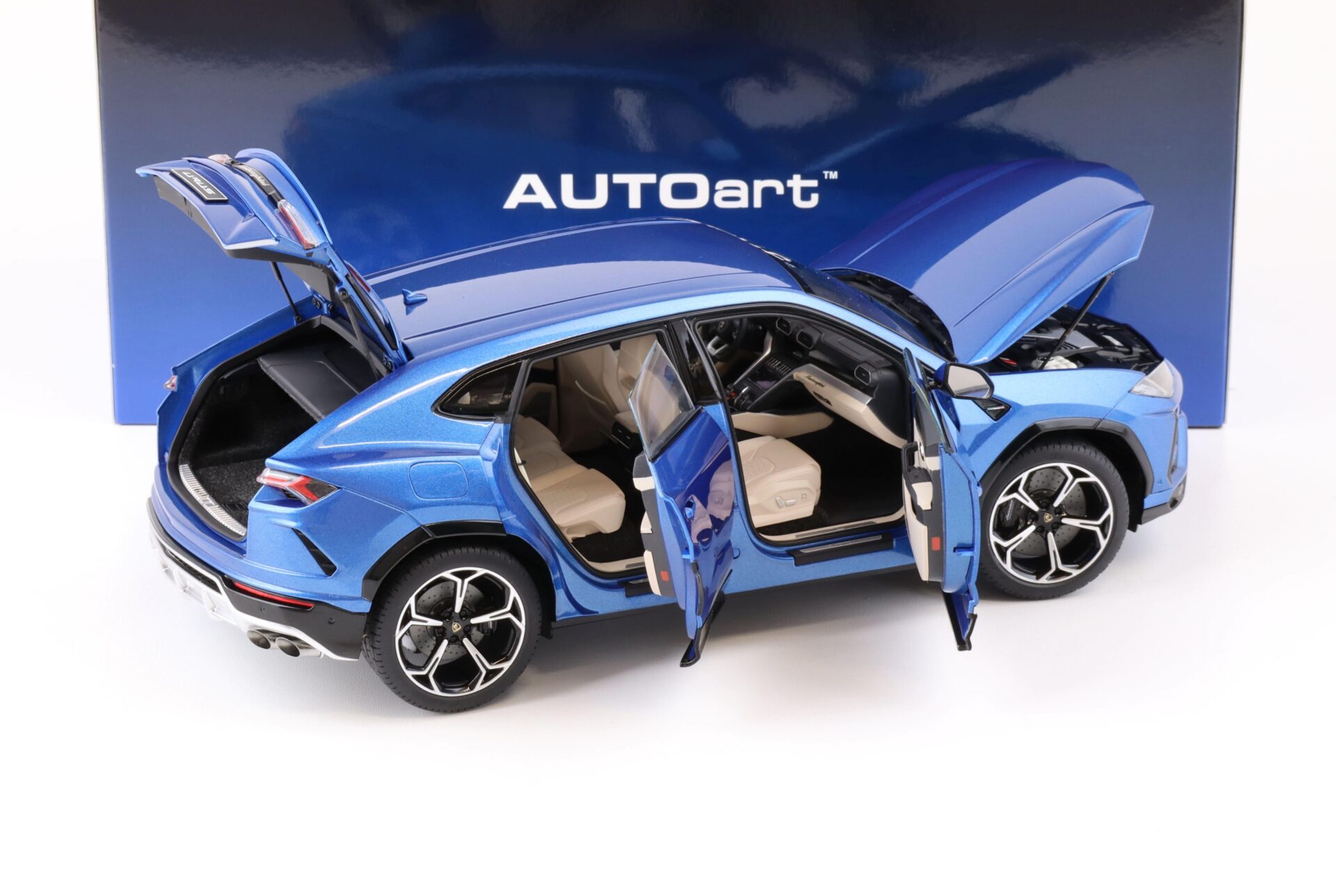 1:18 AUTOart Lamborghini Urus 2018 Blu Eleos/ metallic blue 79162