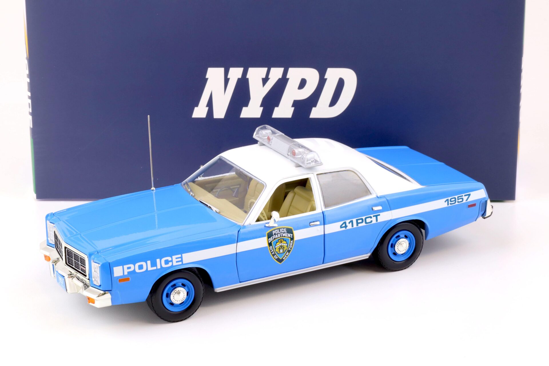 1:18 Greenlight 1978 Dodge Monaco New York Police Department NYPD blue/ white