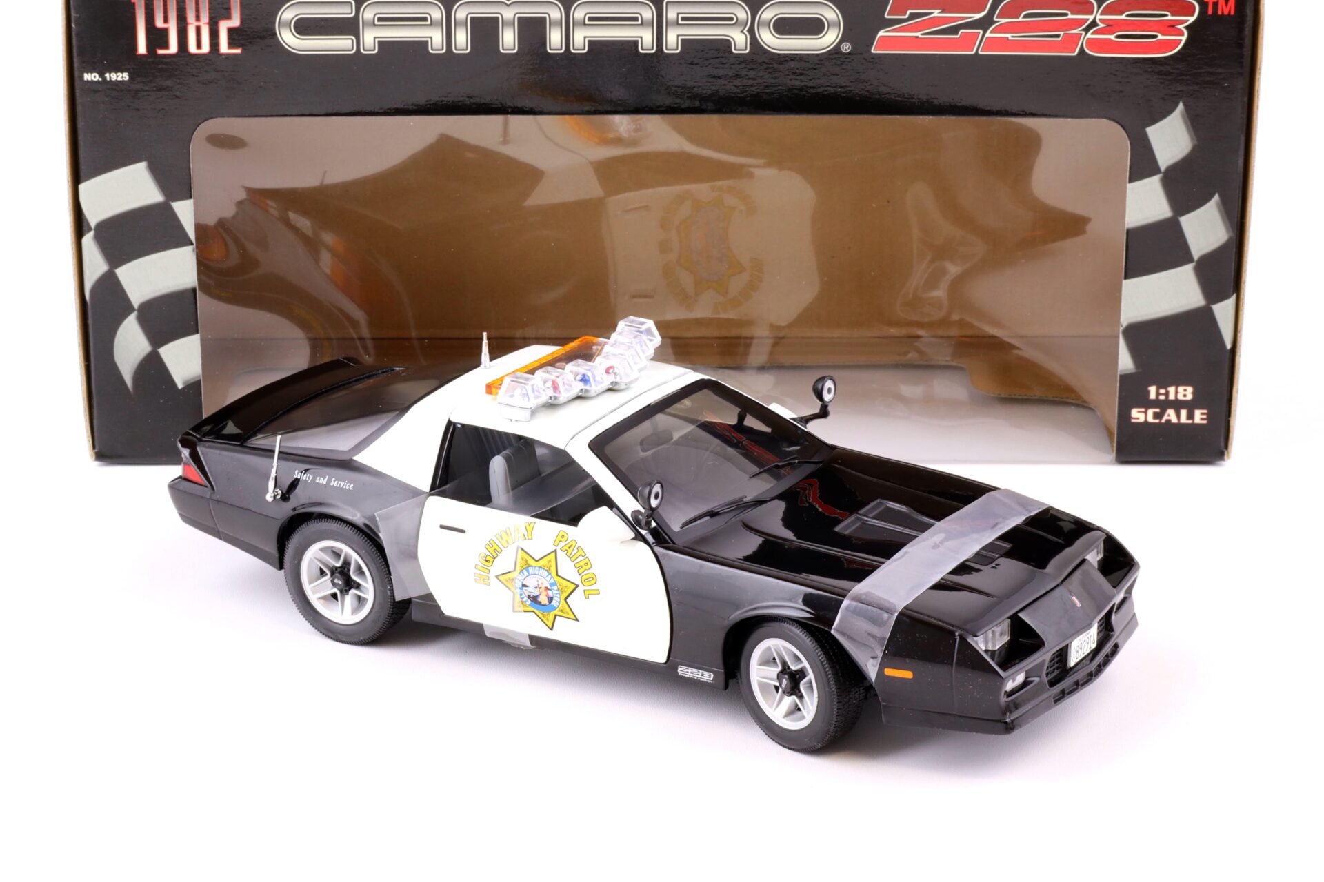 1:18 Sun Star 1982 Camaro Z28 California Highway Patrol black / white